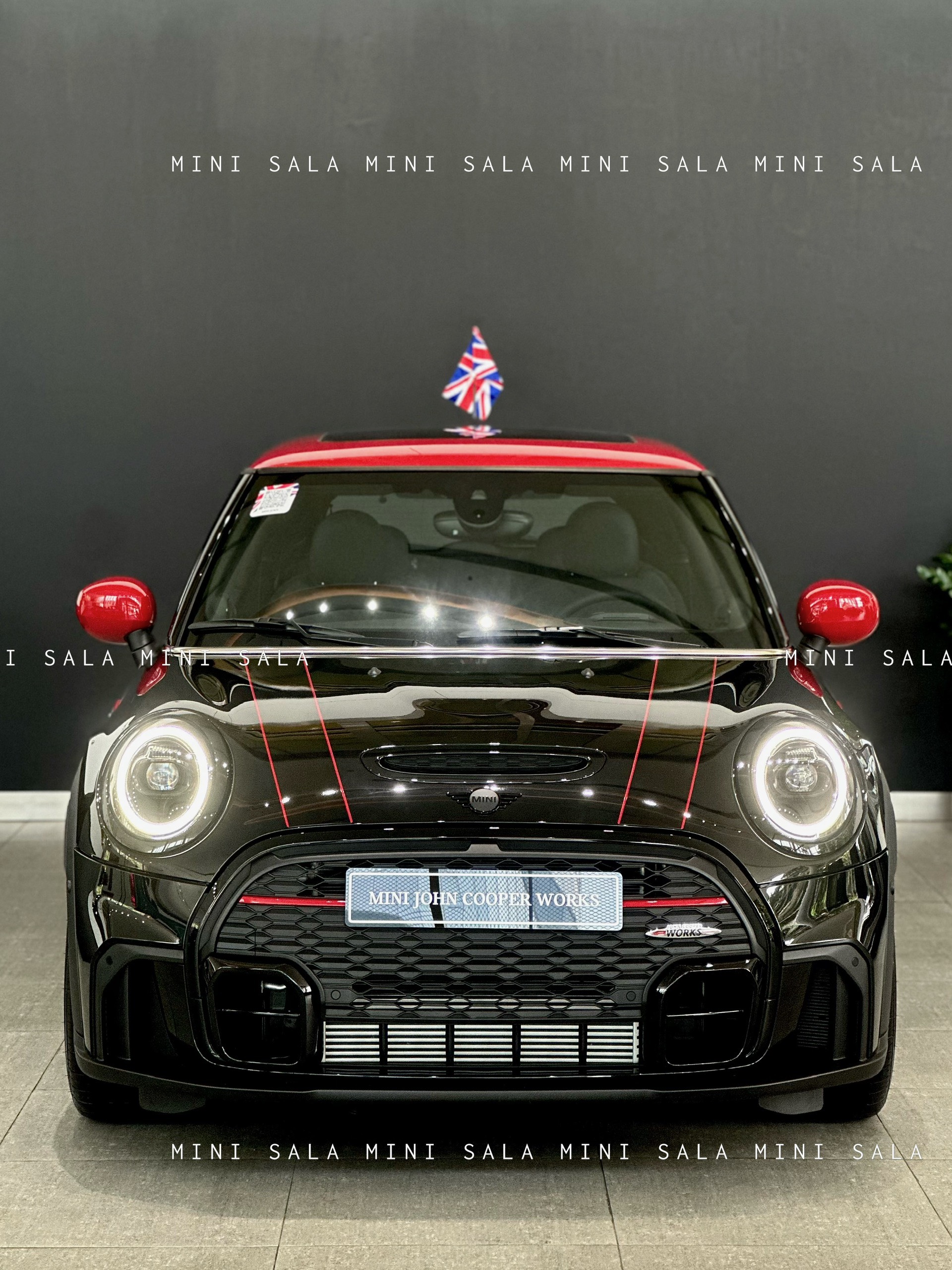 z5382374785857 2221088d104d7fe514fdd5851f701d71 MINI JCW 3 Cửa