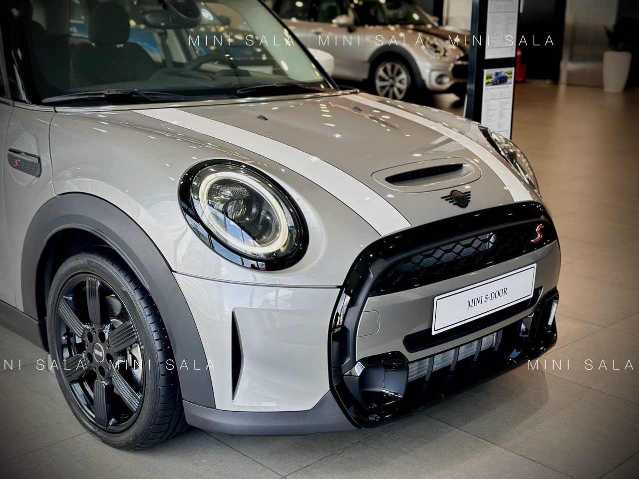 z5490124223210 a216fc0deb17546efef1778c761d4b66 MINI COOPER S 5 DOOR MÀU MELTING SIVER III MỆNH KIM
